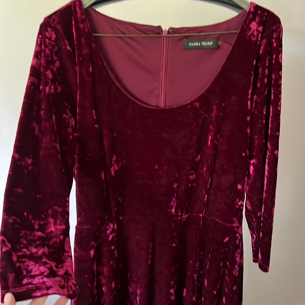 Ivanka Trump size 8 maroon velvet dress